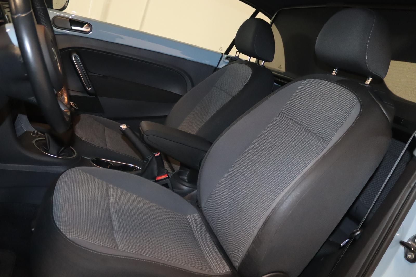 Volkswagen Beetle Coccinelle Cabriolet Design 1.4 TSI 160 ch BVM / 67 100 km / GPS / Clim bizone / Régulateur de vitesse