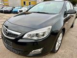 Opel Astra J 1.6 Design-Edition 5-trg. Lim. * 1.-Hand - Opel Astra aus 2011: Design Edition