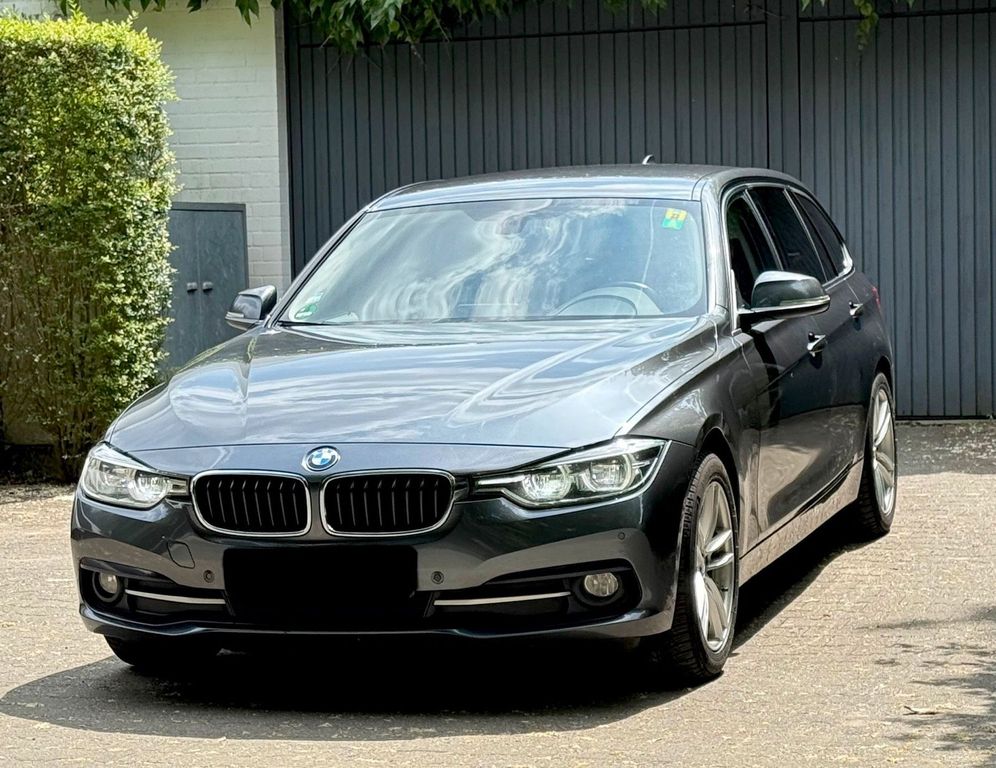 Image of BMW 320
