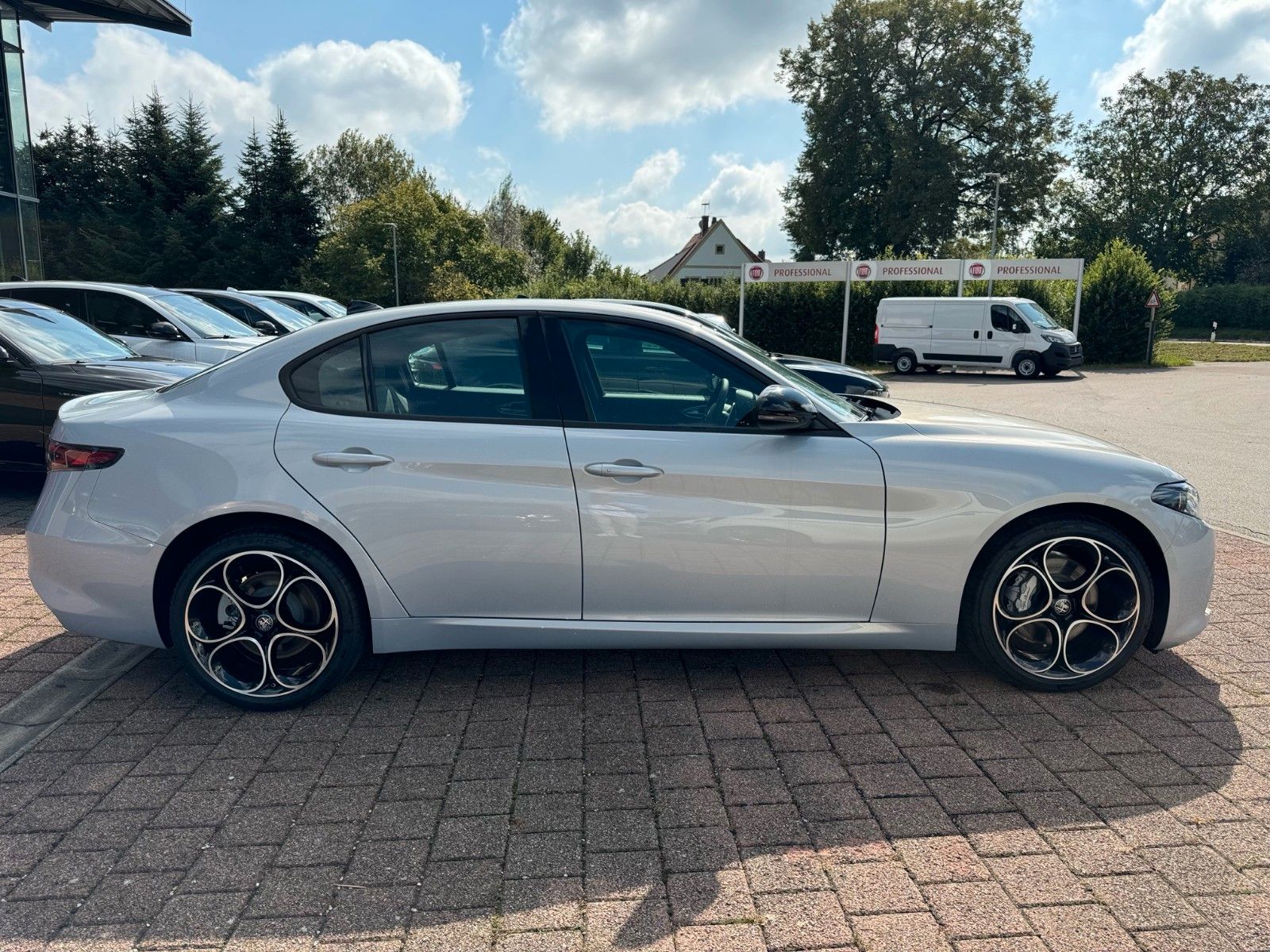 Fahrzeugabbildung Alfa Romeo Giulia MY24 Veloce Q4 ALLRAD MEMORY NAVI SITZHZG