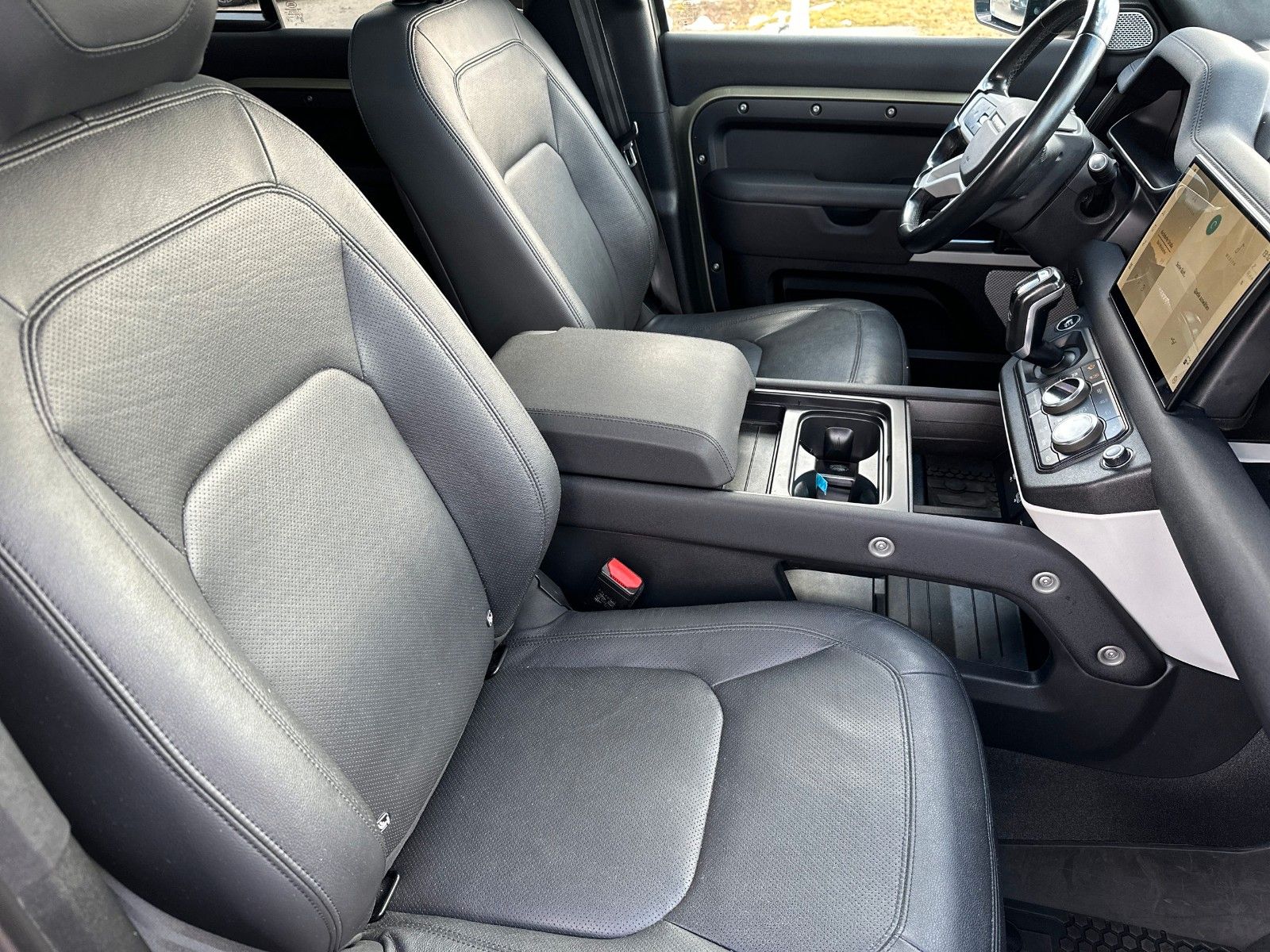 Fahrzeugabbildung Land Rover Defender 130 SE D300 AHK Sitzkühlung ACC