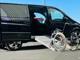 Mercedes-Benz Vito-Behindertengerecht-Rampe - Mercedes-Benz Vito: Schwarz