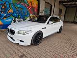 BMW M5 F10 / Carbon-Keramik / Akrapovic Titan / HUD - BMW: M10