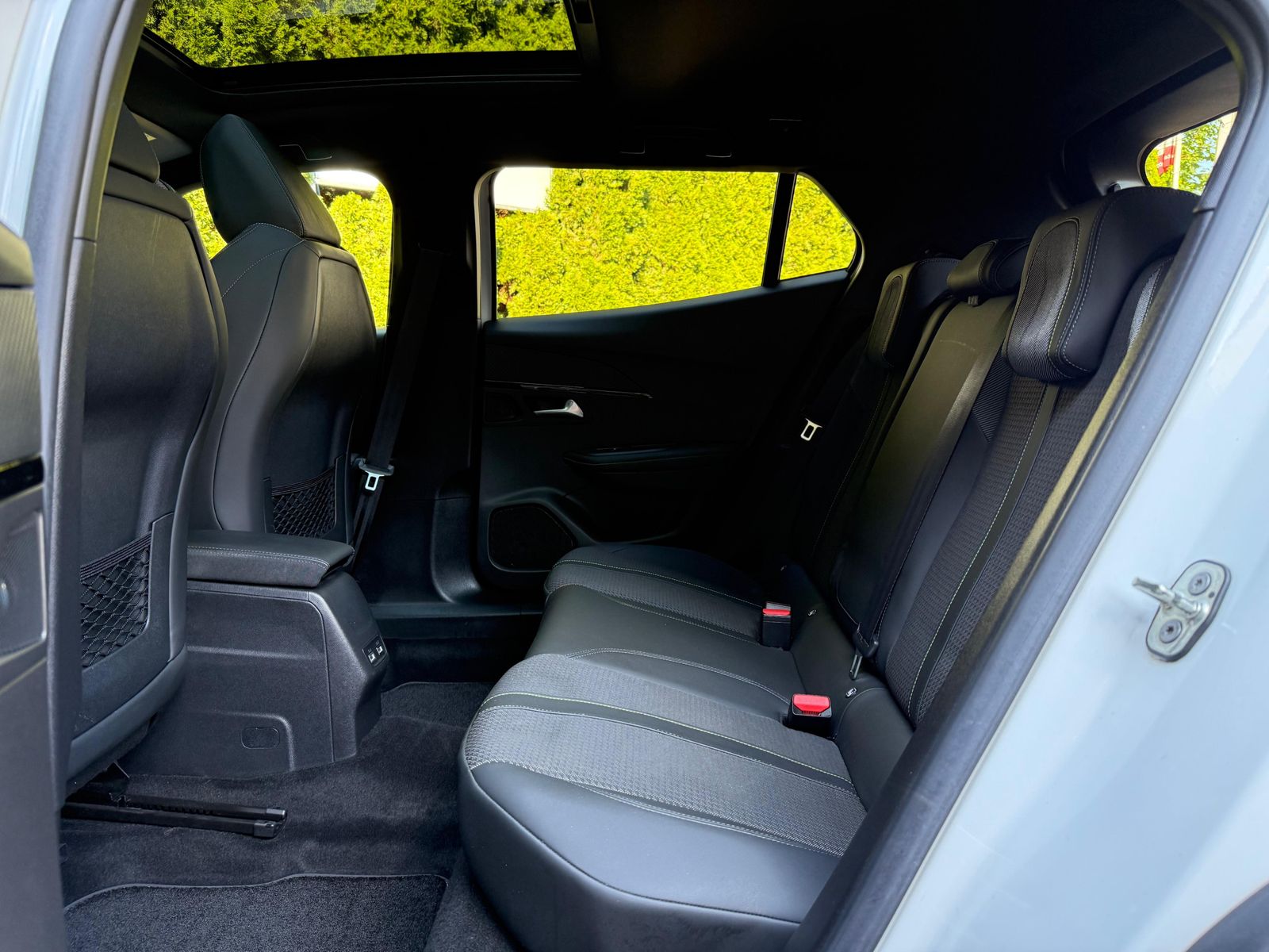 Fahrzeugabbildung Peugeot 2008 GT 1.5 Blue-HDI LED+NAV+KAM+PANO+AMBI+SHZ+