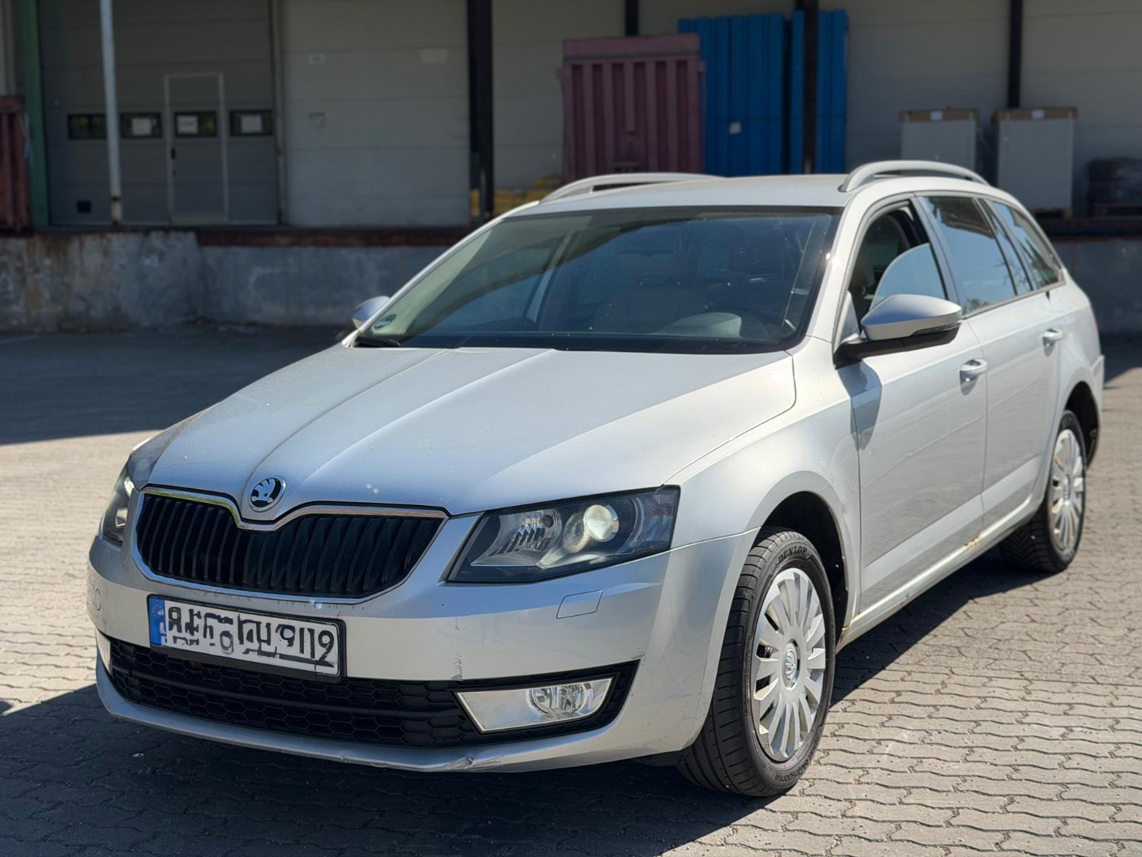 Skoda Octavia 2.0 TDI*Kombi*4x4*Leder*Klimatronic*STHZ