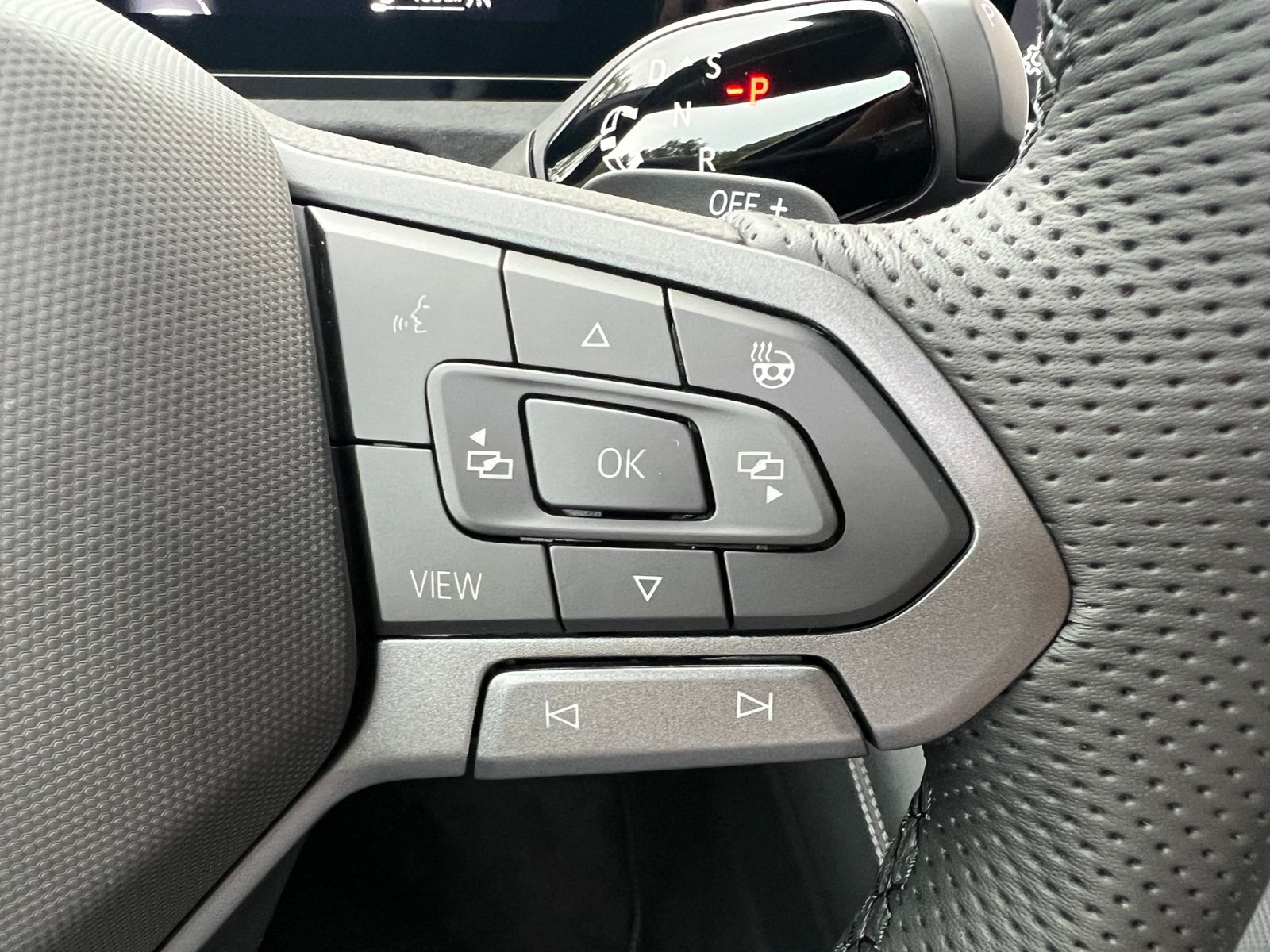 Fahrzeugabbildung Volkswagen Tiguan R-Line 1.5 eHybrid DSG *AHK, Harman & Kar