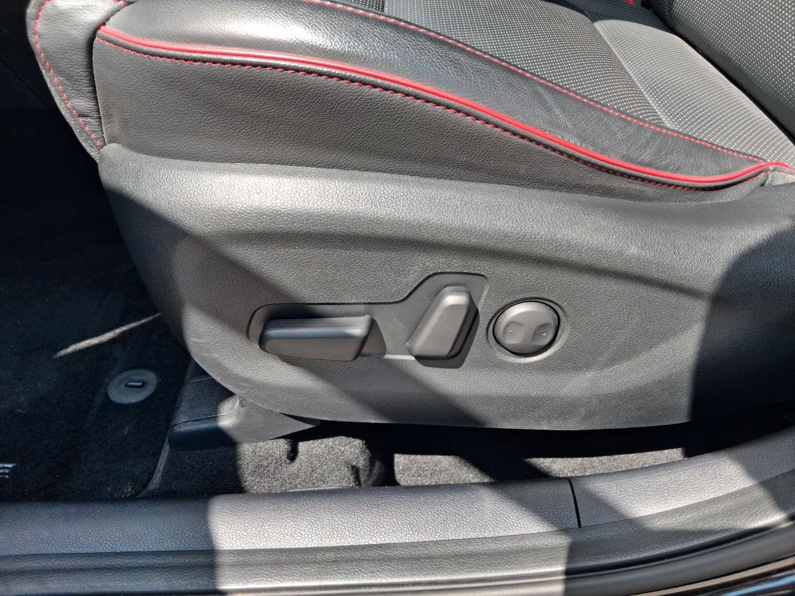 Fahrzeugabbildung Kia Sportage GT-Line 4WD Pano Leder uvm. 48V