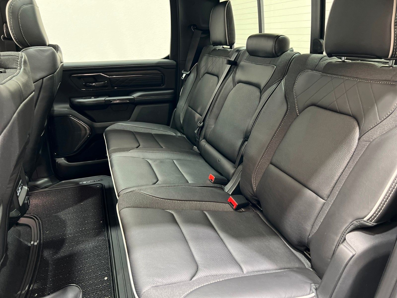 Fahrzeugabbildung Dodge RAM 1500 Limited Night H/O 540PS MY25 *HUD-Luft*