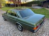 Mercedes-Benz 300D W123 rostfrei Schalter 3.Hand! - Mercedes-Benz 300 300d mit Diesel-Antrieb