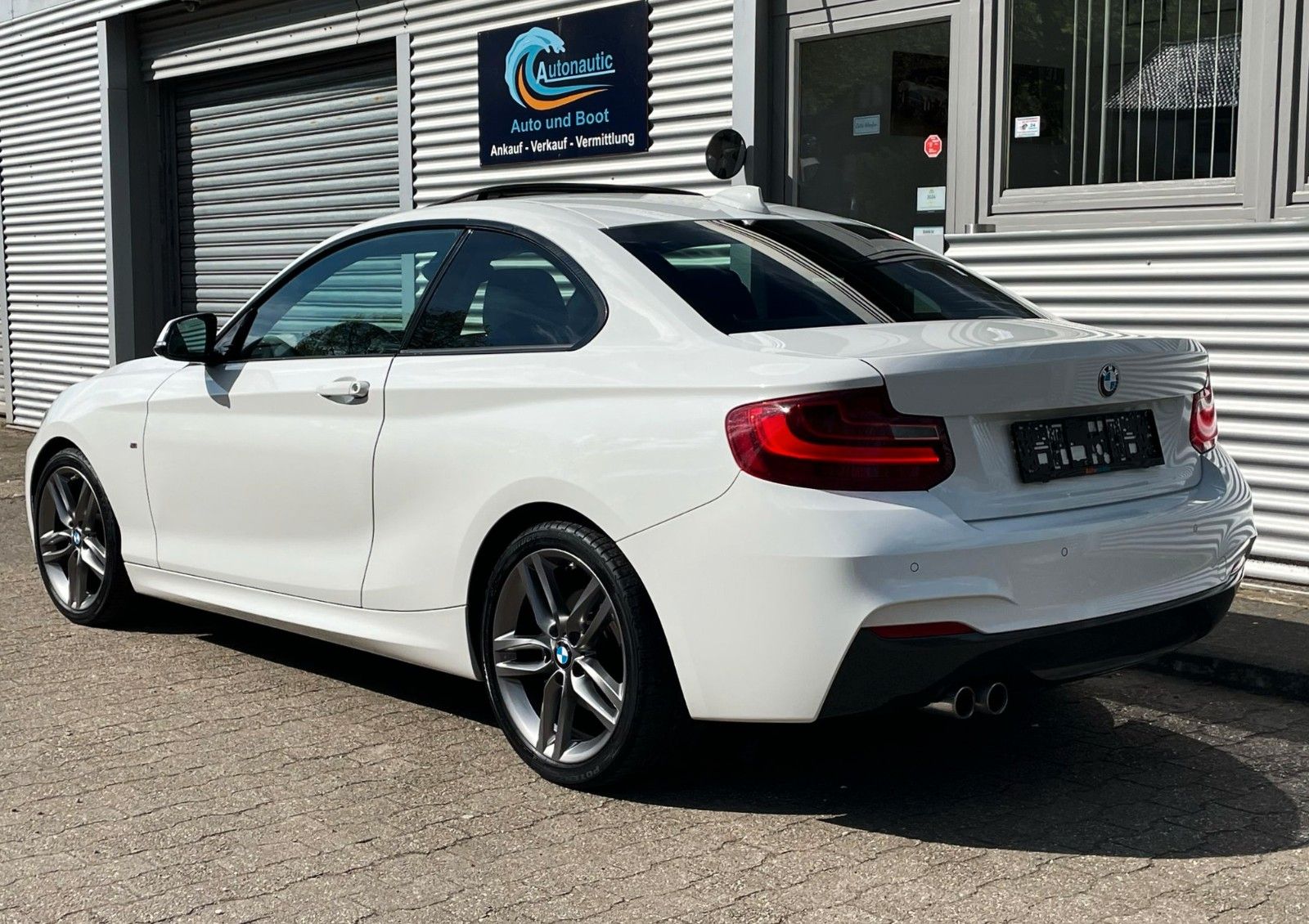 Fahrzeugabbildung BMW 220d Coupe SAG M SPORT PAKET NAVI GSD H&K SOUND