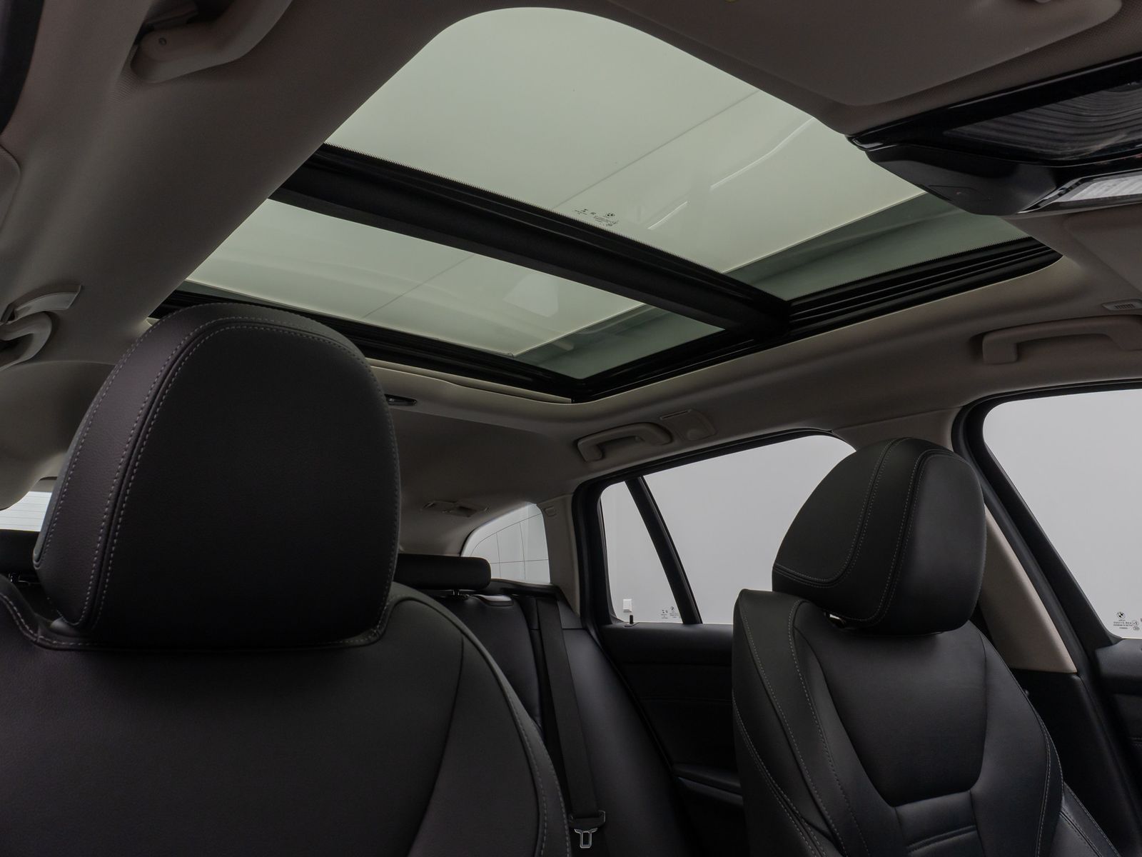 Fahrzeugabbildung BMW 330e Luxury Line Kamera Pano HUD HiFi Individual