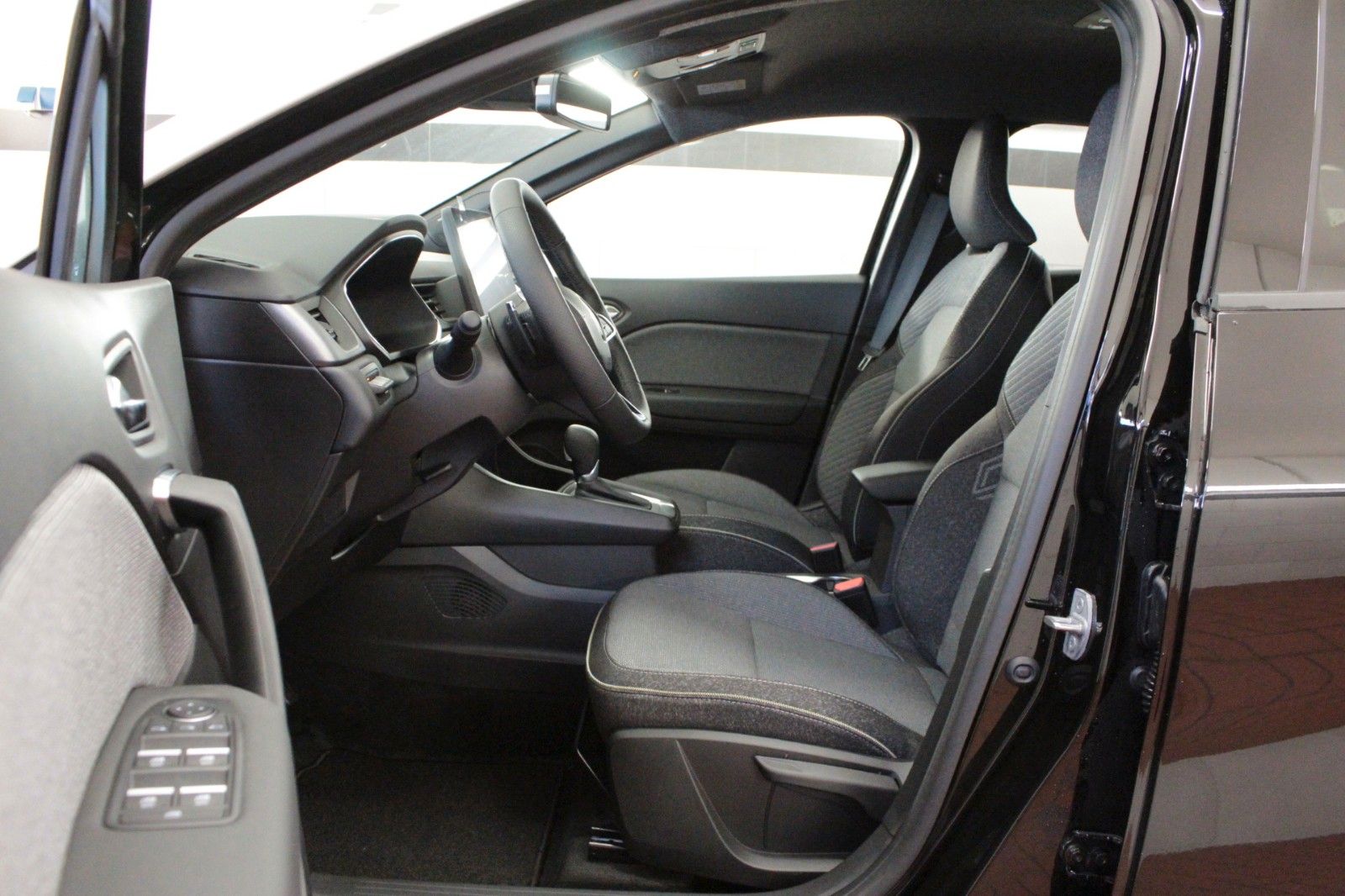 Fahrzeugabbildung Renault Captur Mild Hybrid 160 EDC Techno #15173