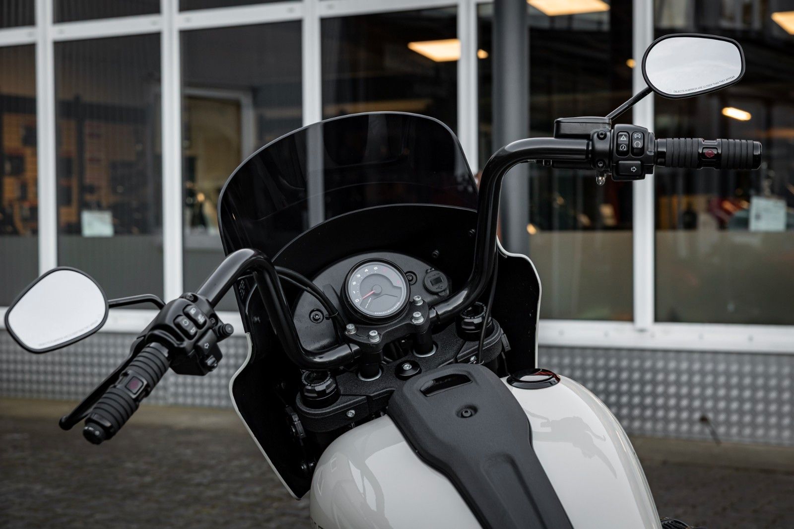 Fahrzeugabbildung Harley-Davidson FXLRS LOW RIDER S 117 CUI - JEKILL&HYDE -