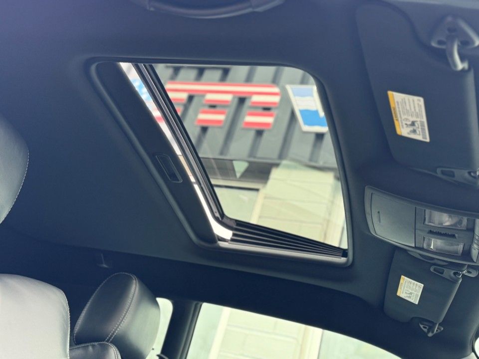 Fahrzeugabbildung Dodge Challenger 6.1 SRT8 Neuwagenimport Navi SD Leder