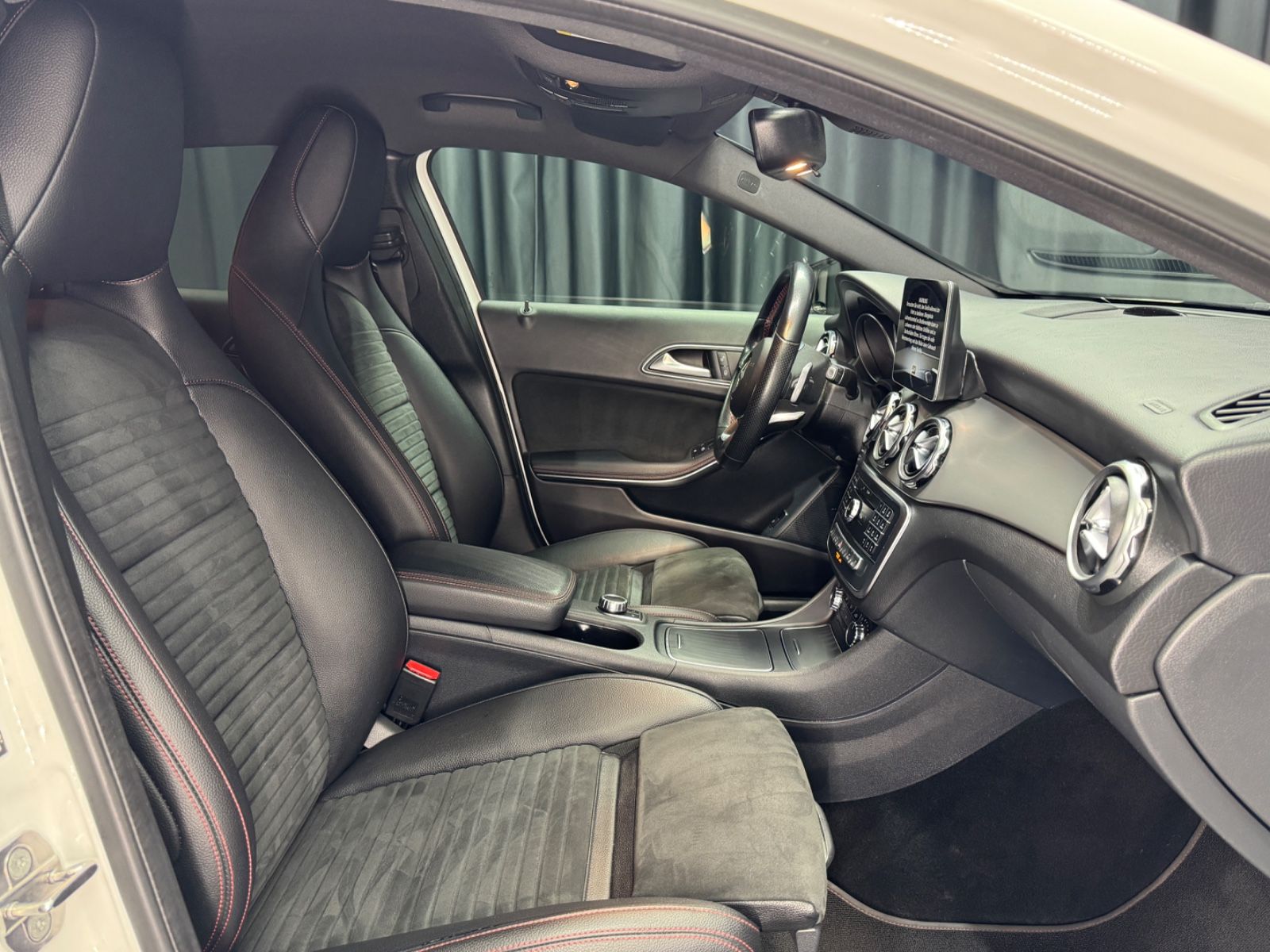 Fahrzeugabbildung Mercedes-Benz GLA 200|7G-AUTOMATIK|NAVI|LED|KAMERA|AHK|AMG-LIN