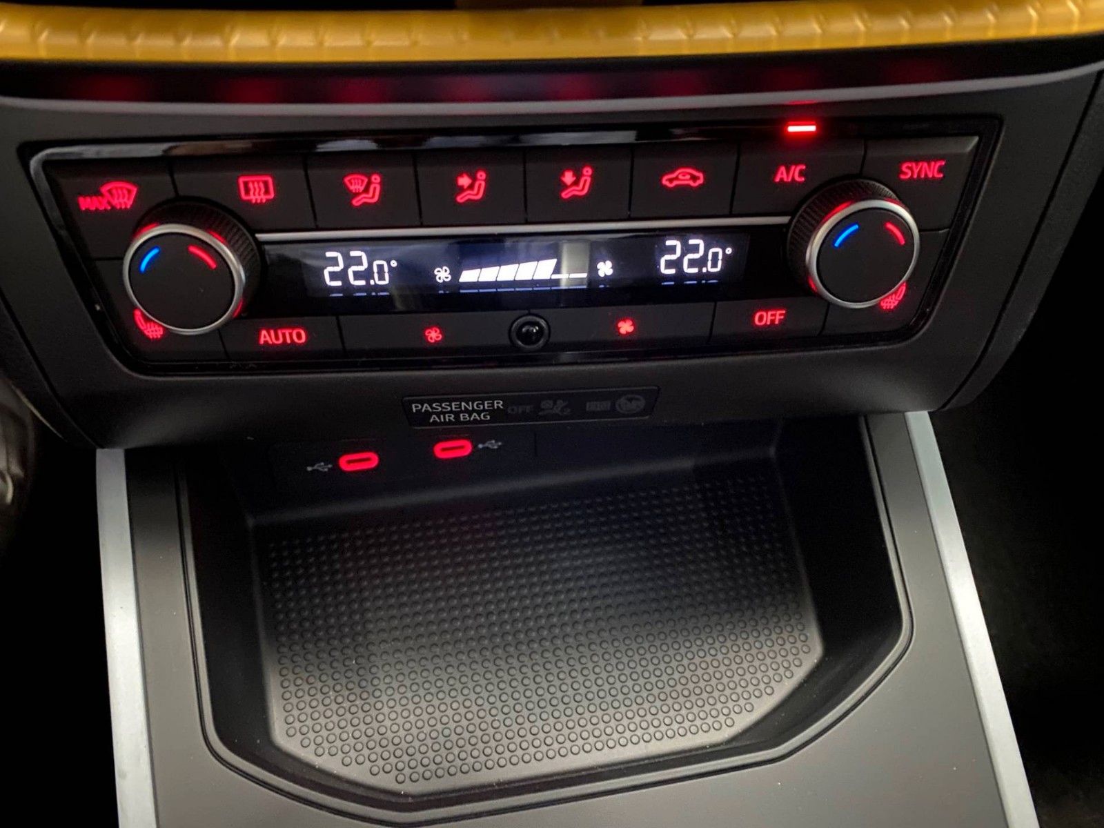 Fahrzeugabbildung SEAT Arona 1.0 TSI DSG STYLE+5 JAHRE GARANTIE+AHK+LED