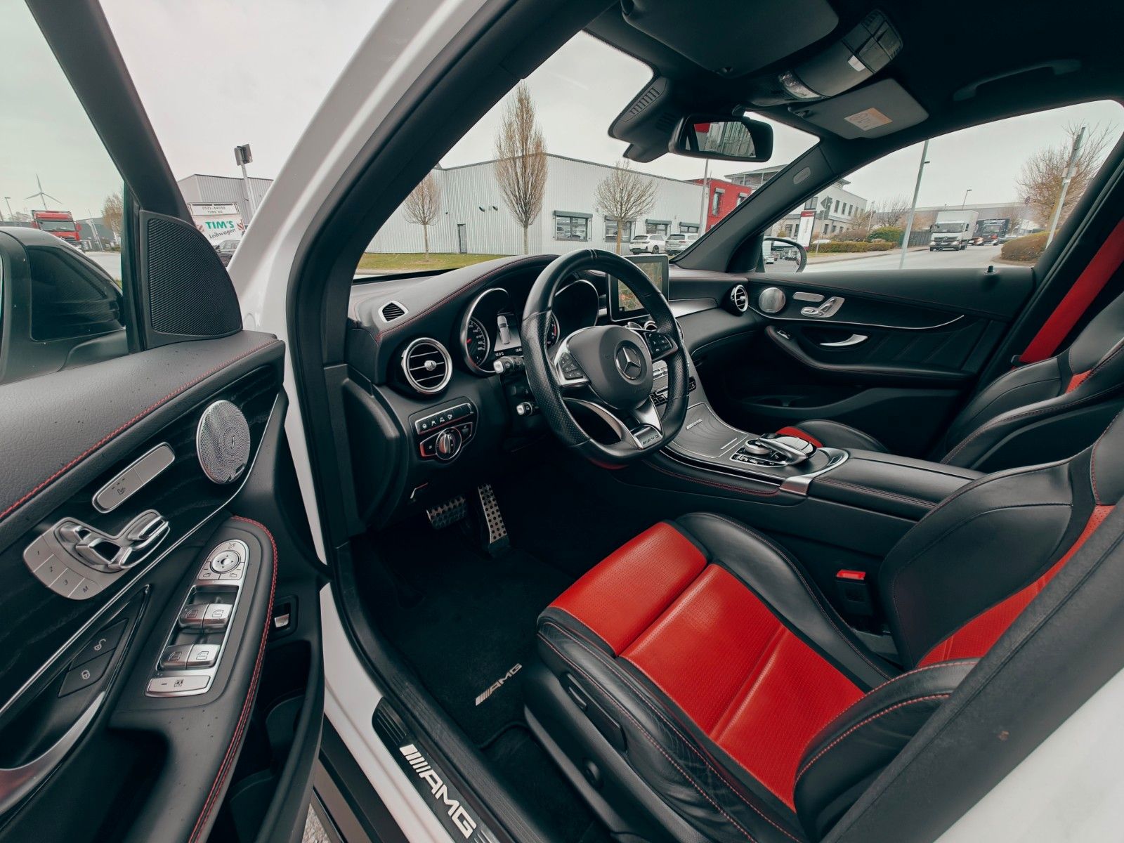 Fahrzeugabbildung Mercedes-Benz GLC 63 AMG 4Matic+, Burmester, Schalensitze, 360