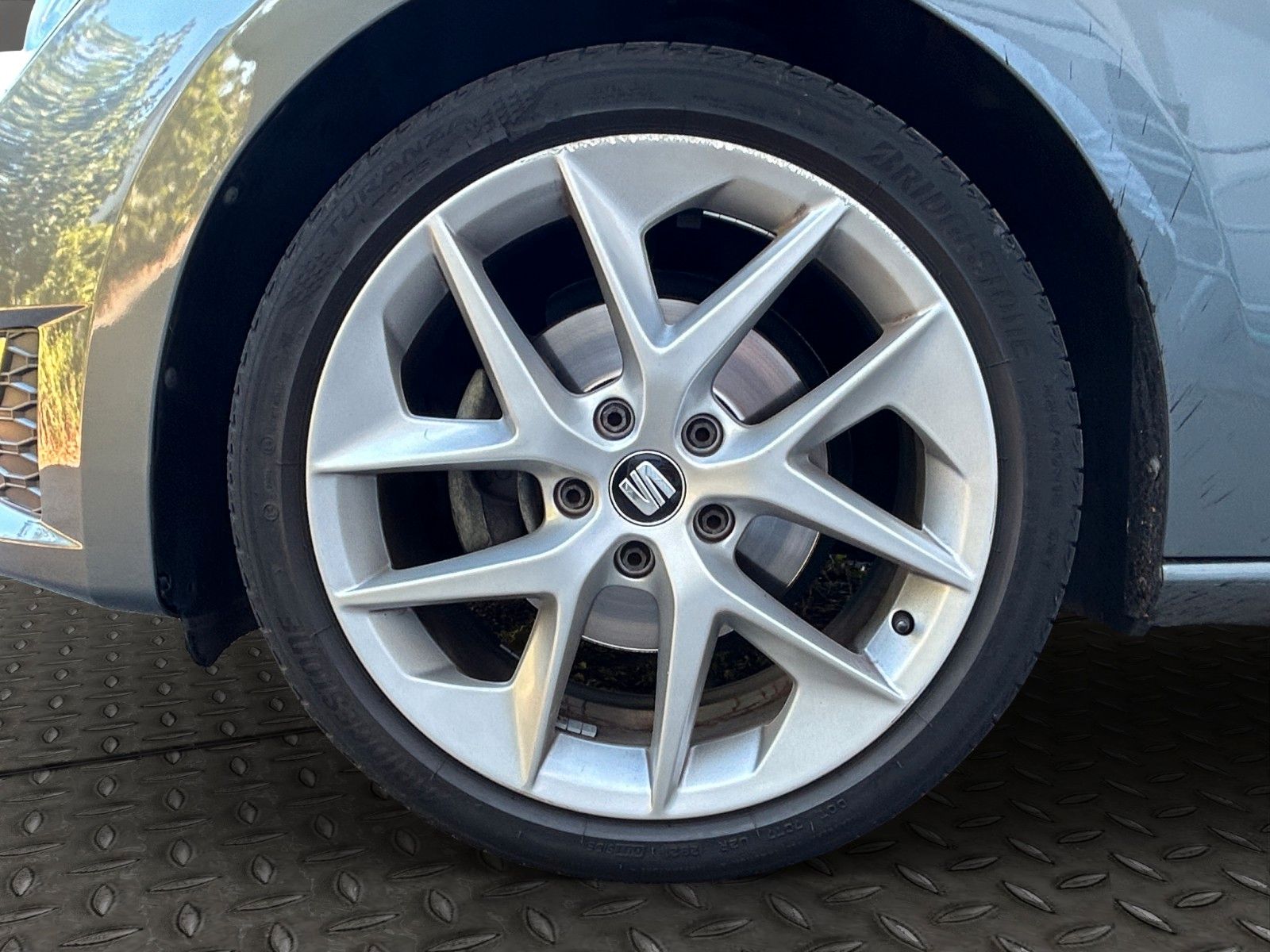 Fahrzeugabbildung SEAT Leon FR/TÜV & Service Neu