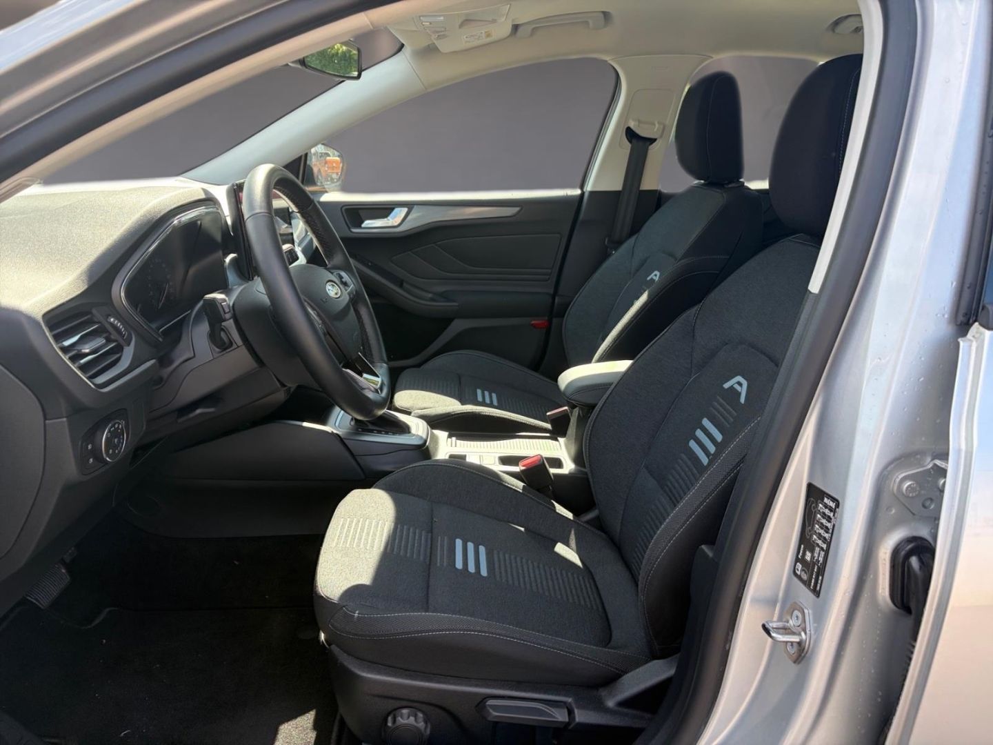 Fahrzeugabbildung Ford Focus Lim. Active, AT,AHK,Winterpaket,Navi