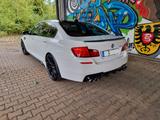 BMW M5 F10 / Carbon-Keramik / Akrapovic Titan / HUD - BMW: M10