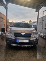 Skoda Octavia Combi 2.0 TDI PD DPF 4x4 Scout  - Skoda Octavia aus 2008: Scout