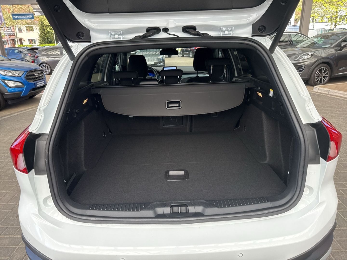 Fahrzeugabbildung Ford Focus Turnier Active X Mild-Hybrid AHK schwenkba