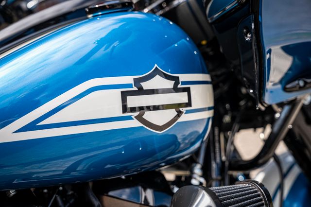 Fahrzeugabbildung Harley-Davidson ROAD GLIDE ST 117 MY23 FLTRXST FAST JOHNNIE