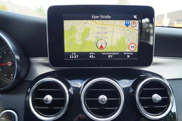 Mercedes-Benz C 180 Exclusive NAVI-AUT.-AHK.-TEMPOMAT-SHZG.-PD