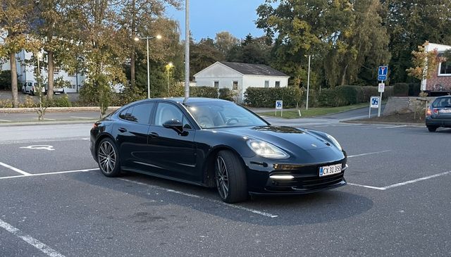 Porsche Panamera 4