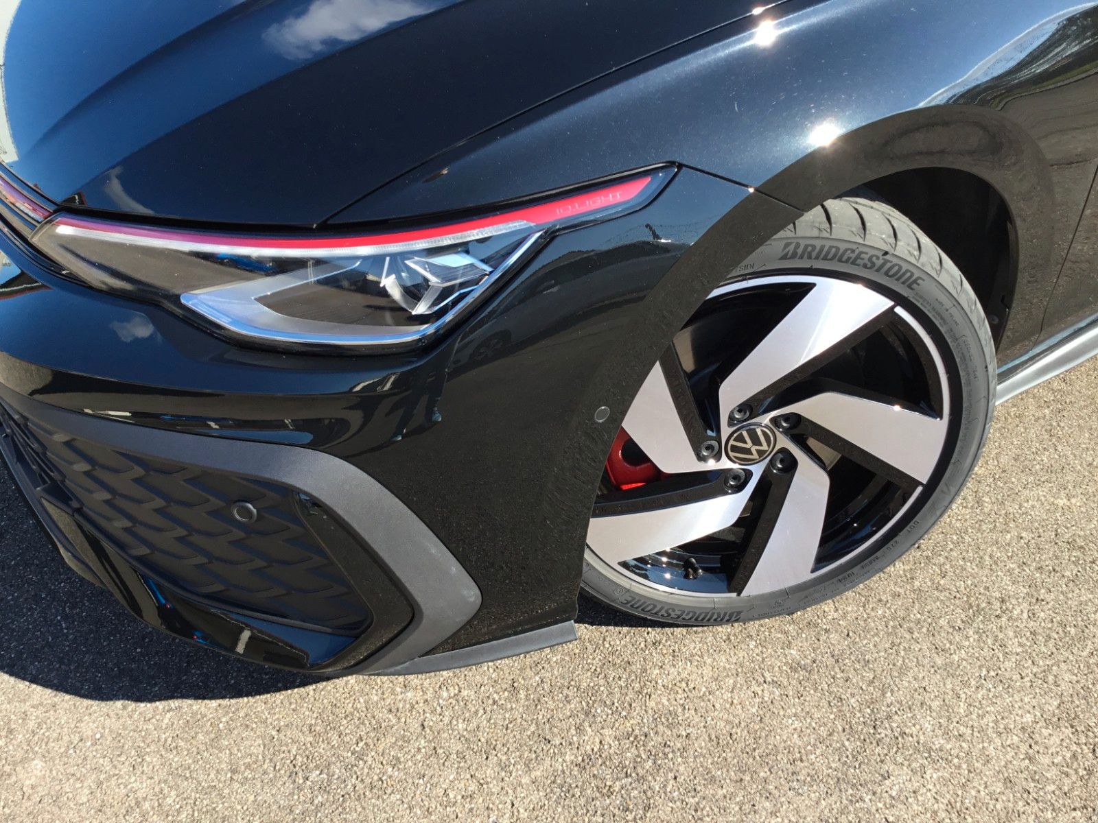 Fahrzeugabbildung Volkswagen Golf GTI+MatrixLED+18"+AHK+Pano+H&K+ACC
