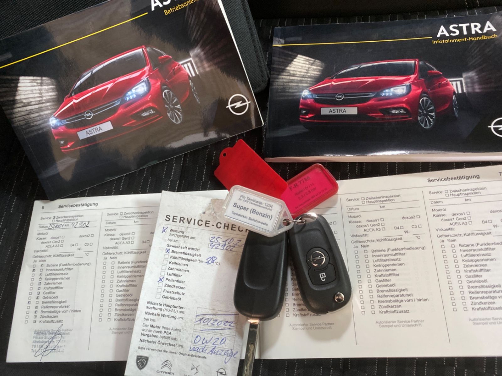 Fahrzeugabbildung Opel Astra K Sports Tourer Edition * Navi, Sitzheiz.*