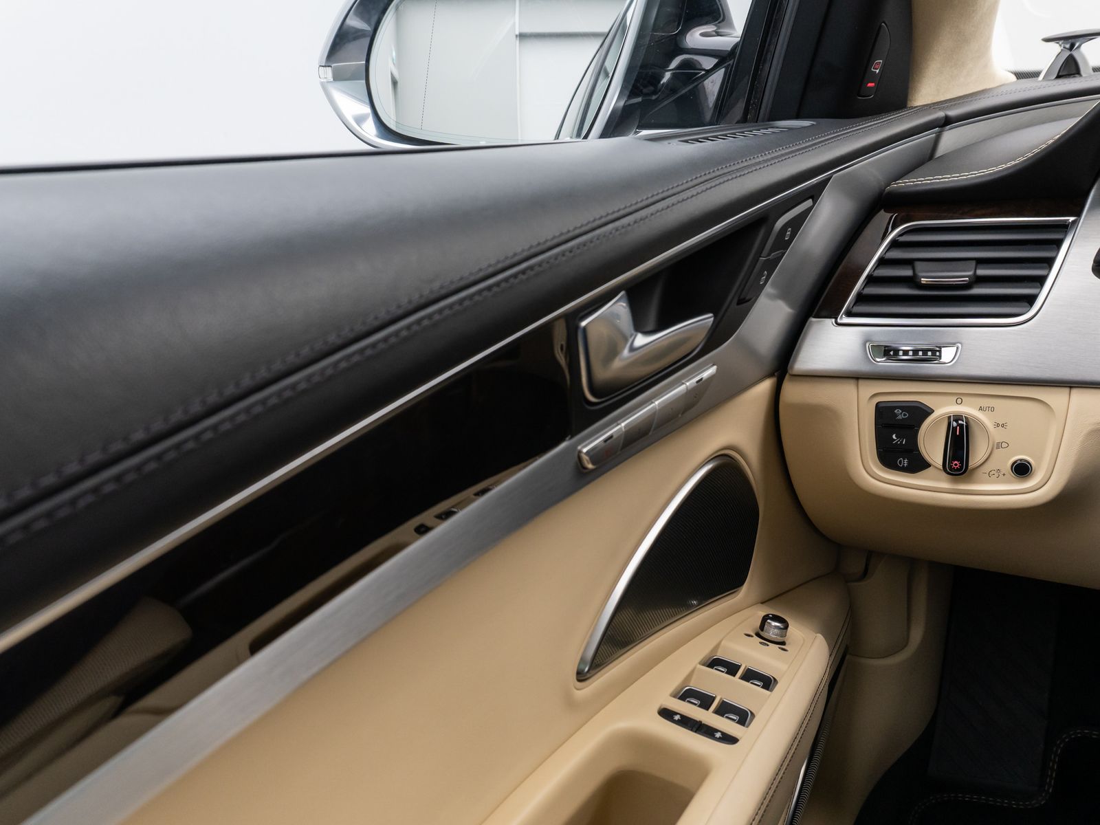 Fahrzeugabbildung Audi A8 W12 Lang Chauffeur GSD B&O Keramik TV Voll