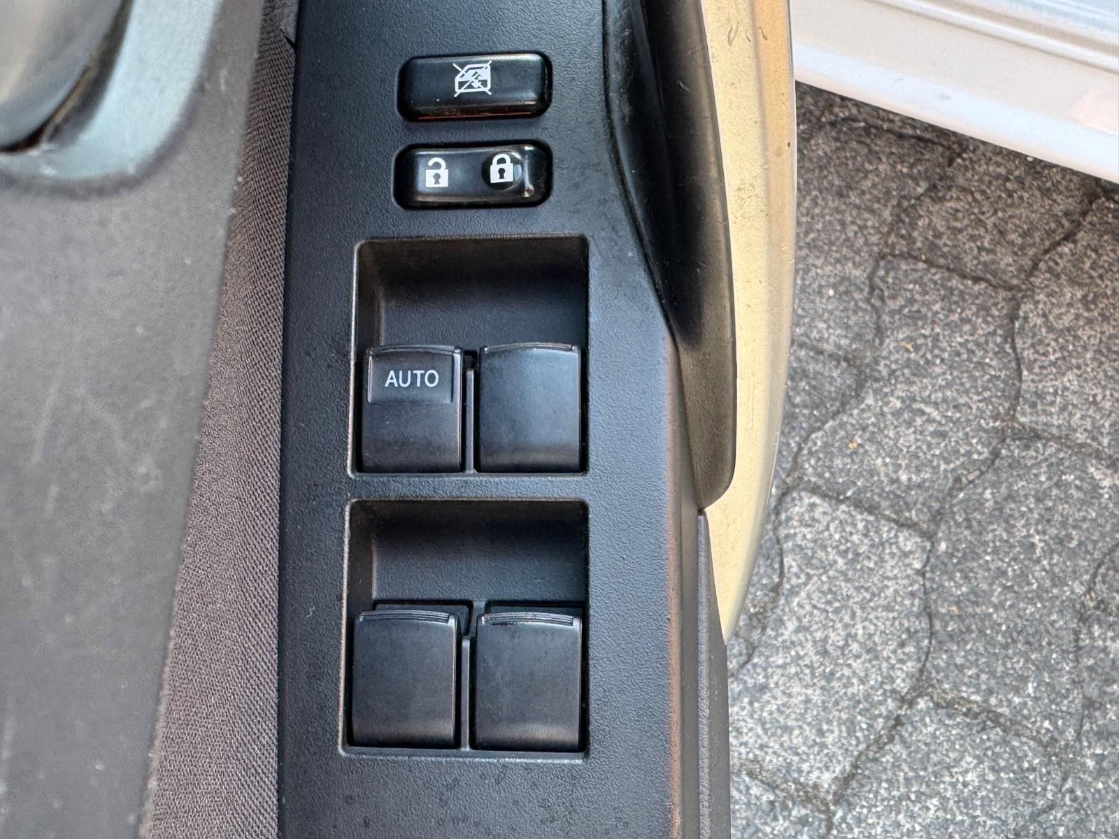 Toyota Auris 2015 — photo 16