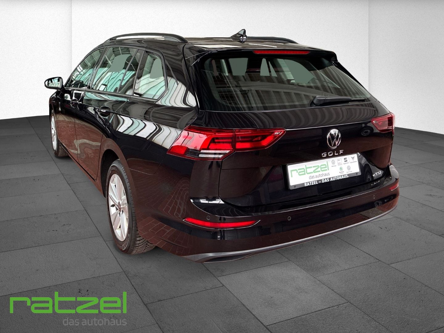 Fahrzeugabbildung Volkswagen Golf Variant VIII 1.0 eTSI Life Navi Digitales C