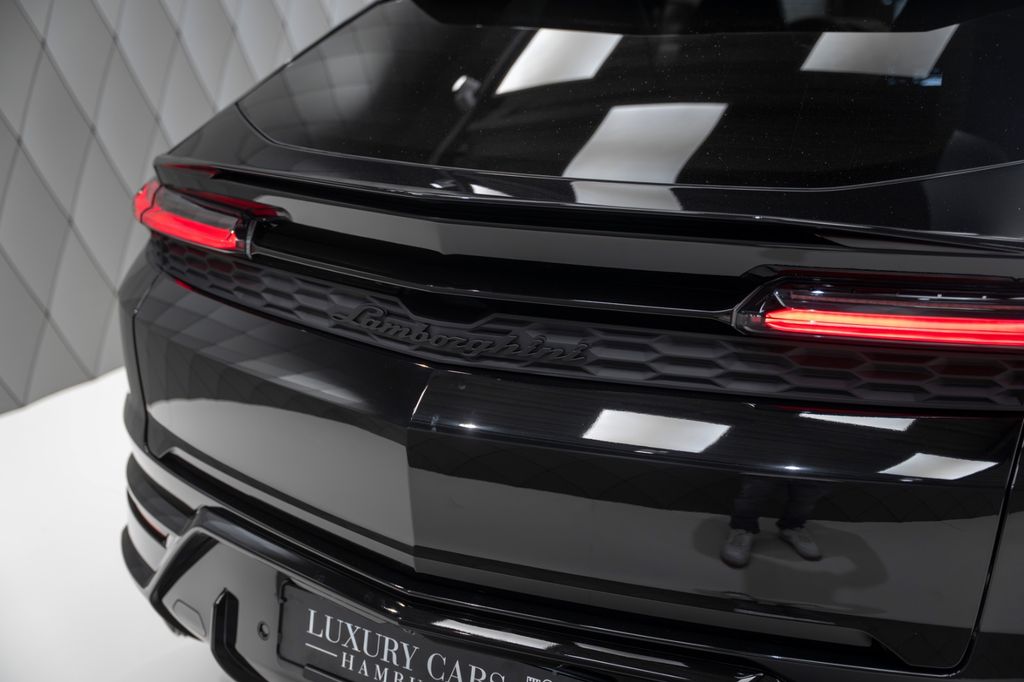 Urus 4.0 V8 SE 2026 BLACK/YELLOW AKRAPOVIC CARBO - Bild 11