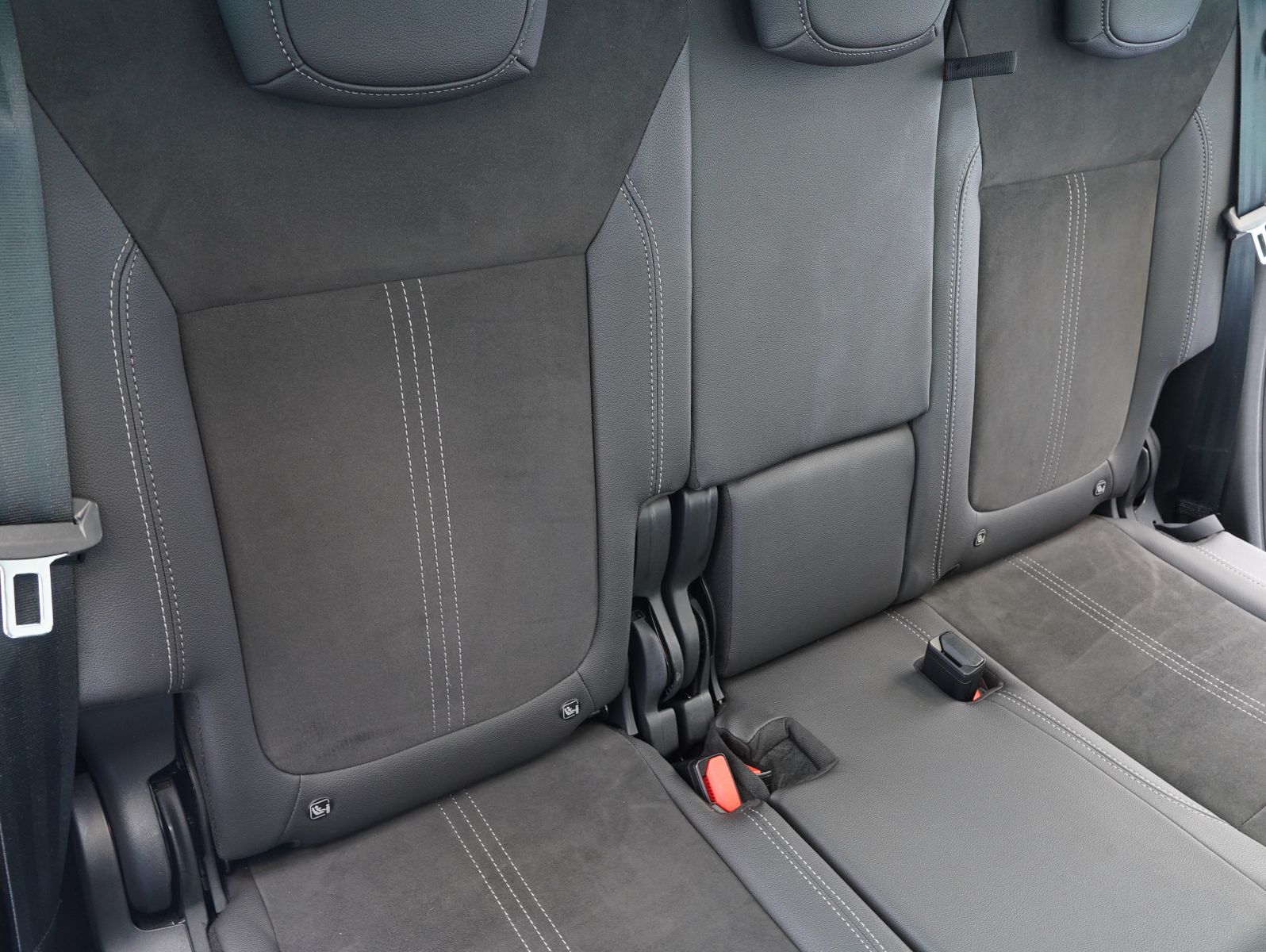 Fahrzeugabbildung Opel Crossland (X) 1.2 Turbo Elegance LED/NAVI/PANO