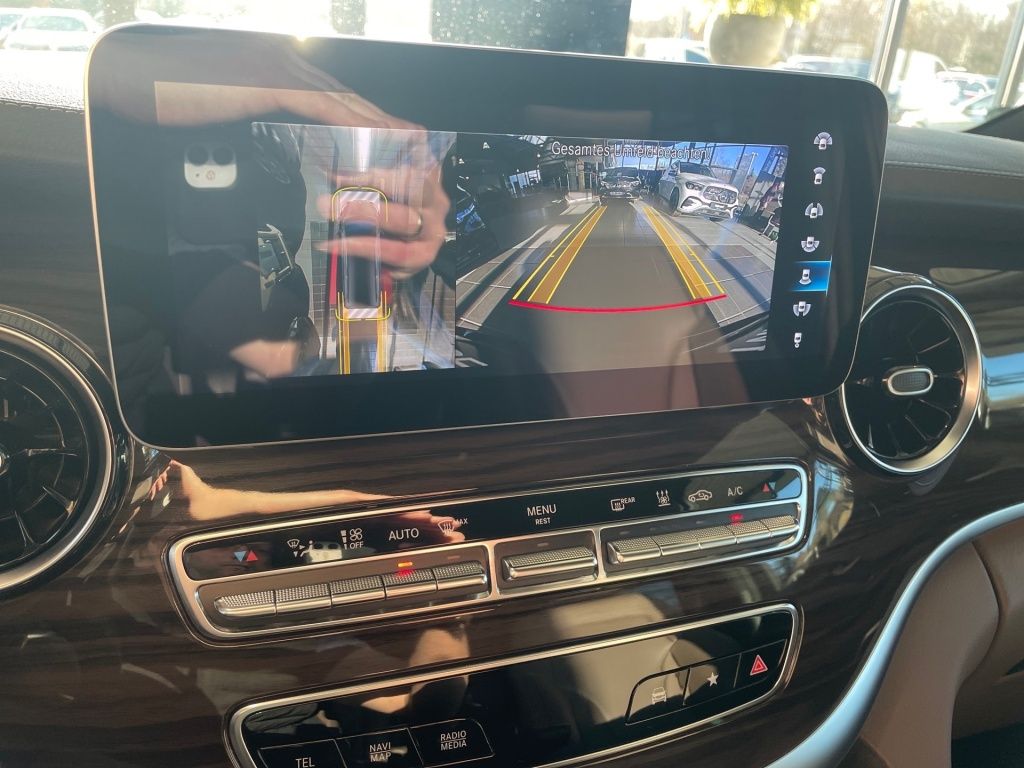 Fahrzeugabbildung Mercedes-Benz V 300 d EAV/K Airmatic, AHK, Navi,STHZ, Sitzbel.