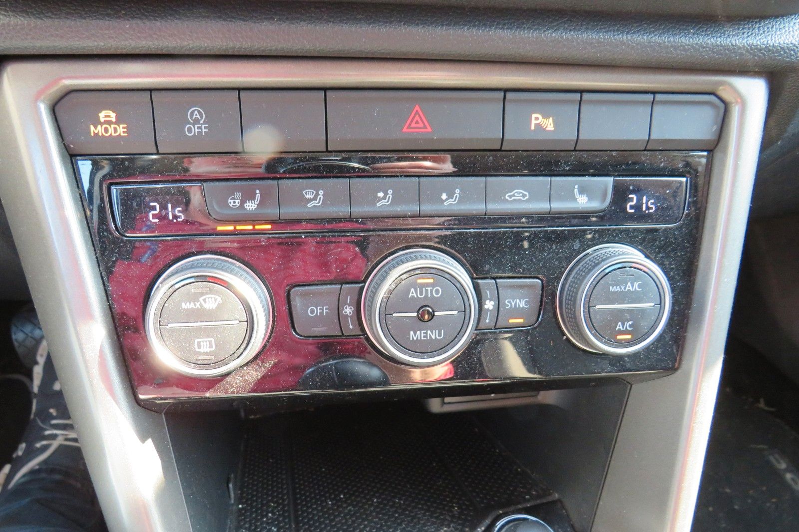 Fahrzeugabbildung Volkswagen T-Roc Style ACC KAMERA SITZH. KEYLESS PDC APP 1H