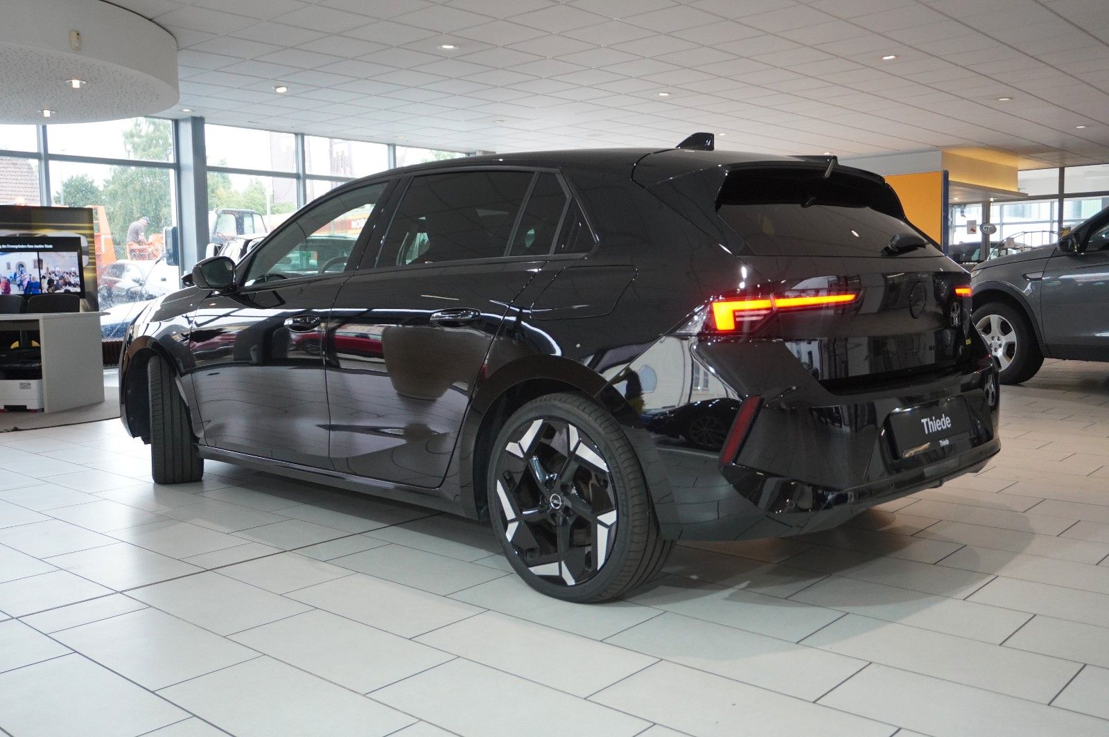 Fahrzeugabbildung Opel Astra L Lim. 1.6T PHEV GSe NAVI/LED/360°/SPORT