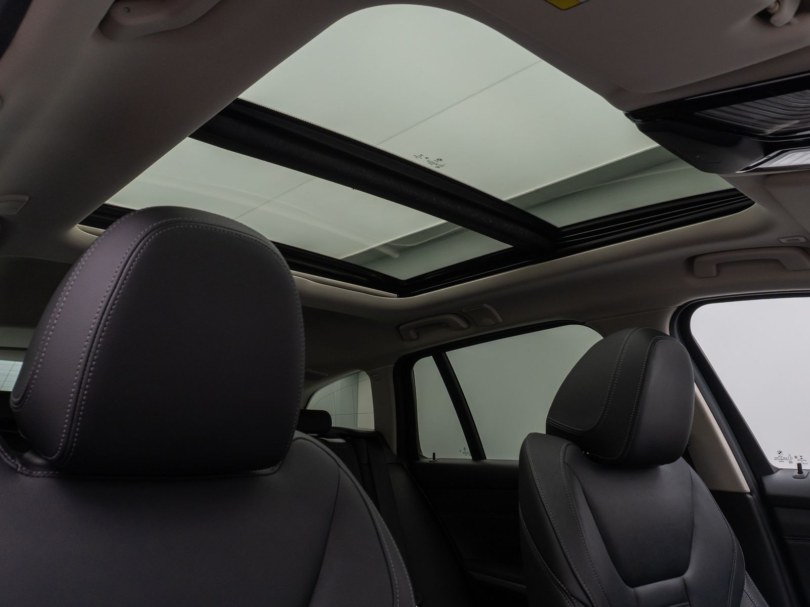 Fahrzeugabbildung BMW 330e xD Sport Line Panorama Laser Kamera HUD DAB