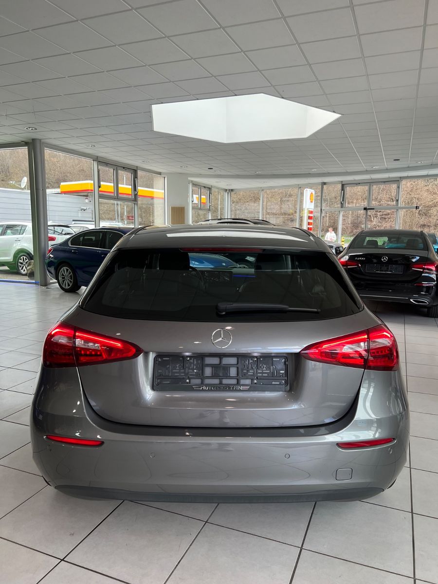 Fahrzeugabbildung Mercedes-Benz A 250 *AMBIENTE-BELEUCHTUNG*MEMORY-SITZE*