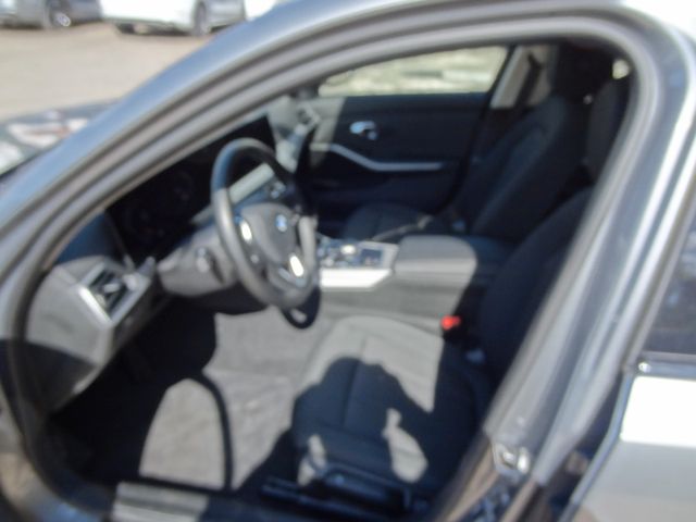 Fahrzeugabbildung BMW 318 i/1.Hand/Curved/LED/Navi/SitzH/2.500km/