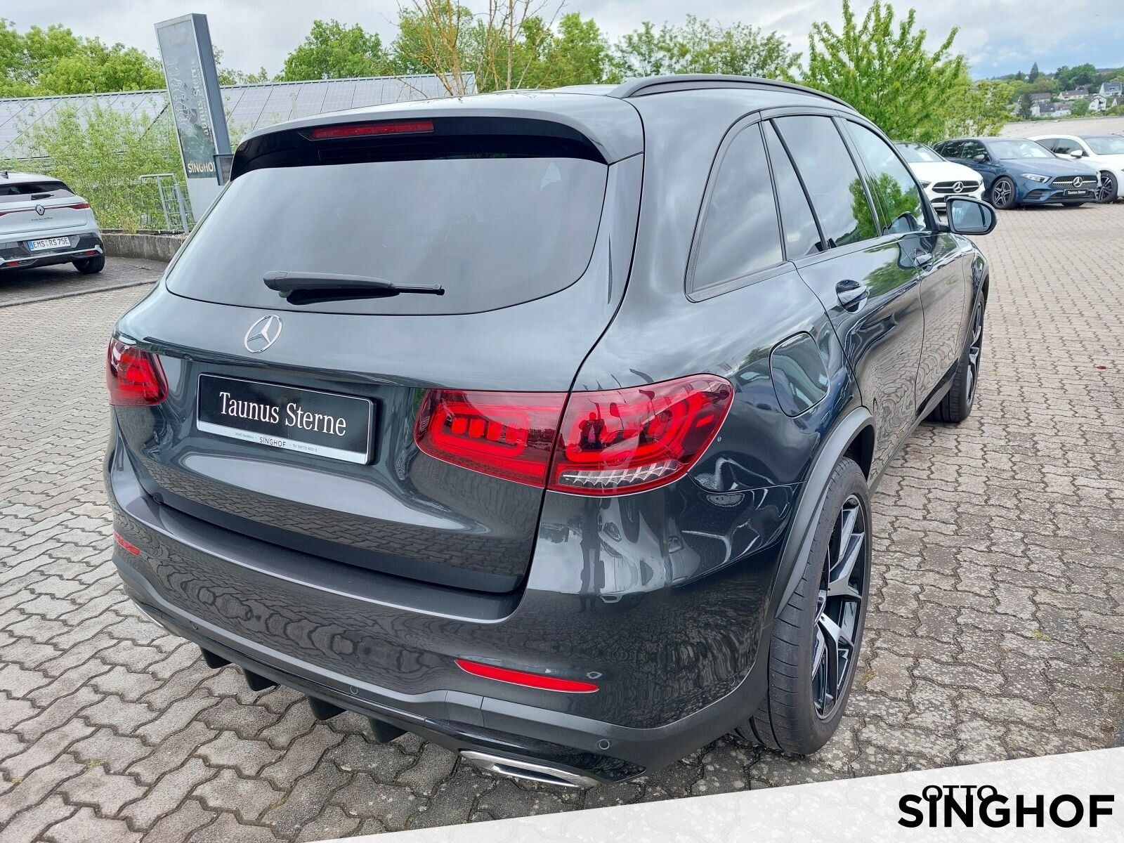 Fahrzeugabbildung Mercedes-Benz GLC 200 AMG Pano+AHK+Distronic+Night+360°+dynLED