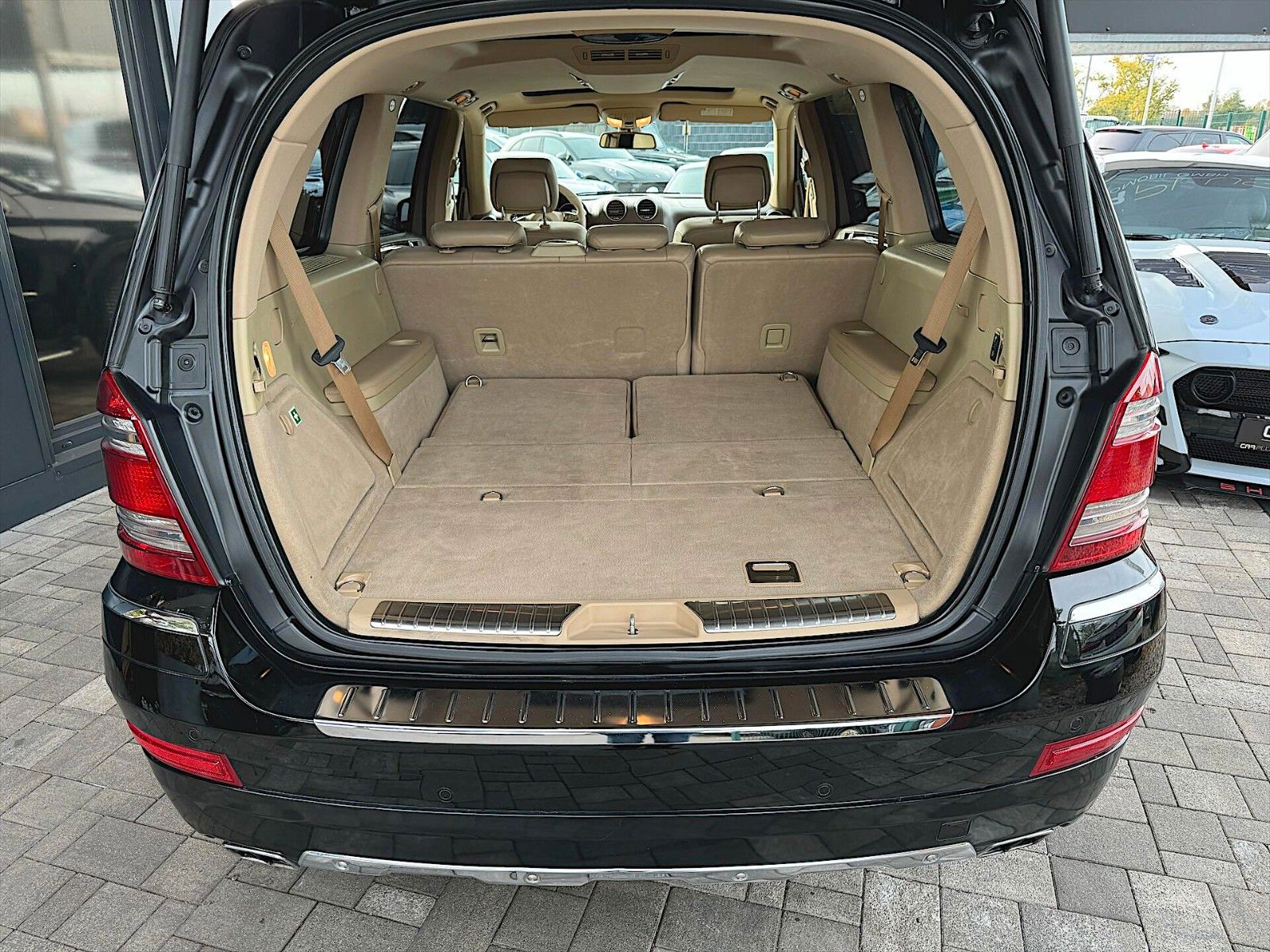 Fahrzeugabbildung Mercedes-Benz GL 500 4Matic AMG *Pano*7 Sitze*21 Zoll*Kamera*