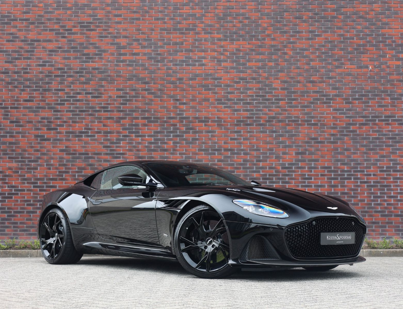 ASTON MARTIN DBS