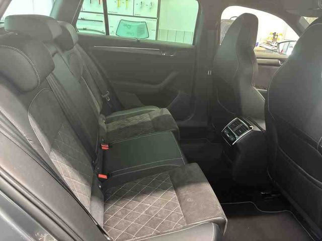 Superb Combi 2.0TDI Sportline 4x4 KAM+NAVI+ACC