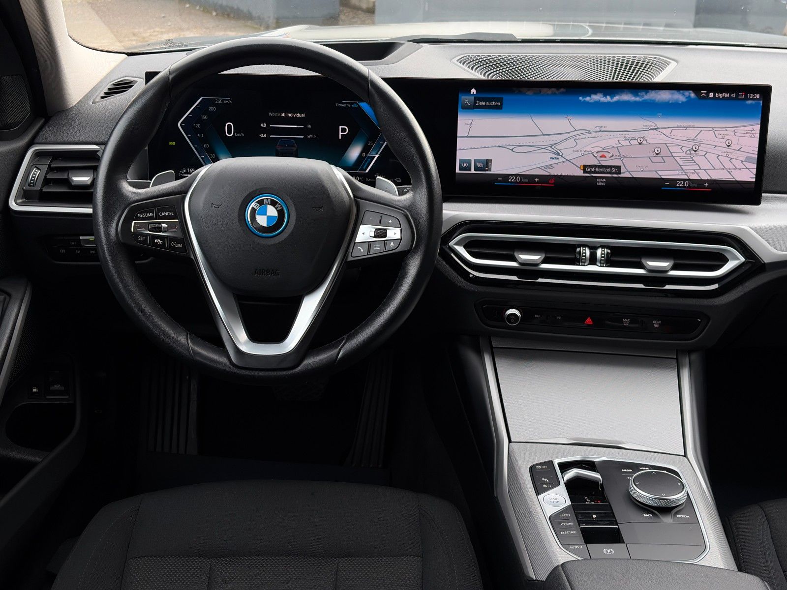 Fahrzeugabbildung BMW 330e Touring ACC HuD HiFi CAM 3Z-Klima CarPlay