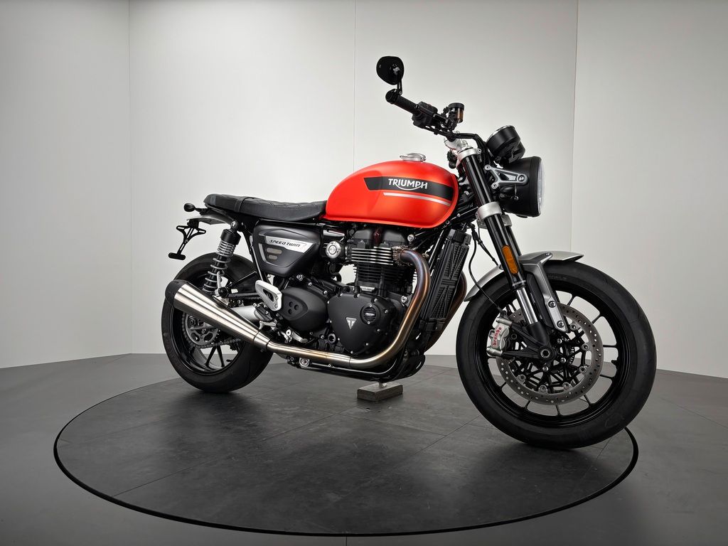 Fahrzeugabbildung Triumph SPEED TWIN 1200 *ZUBEHÖR *1. HAND *BAJA ORANGE