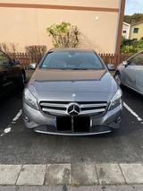 Mercedes-Benz Auto Mercedes Benz - Mercedes-Benz 200 mit Diesel-Antrieb: Automatik