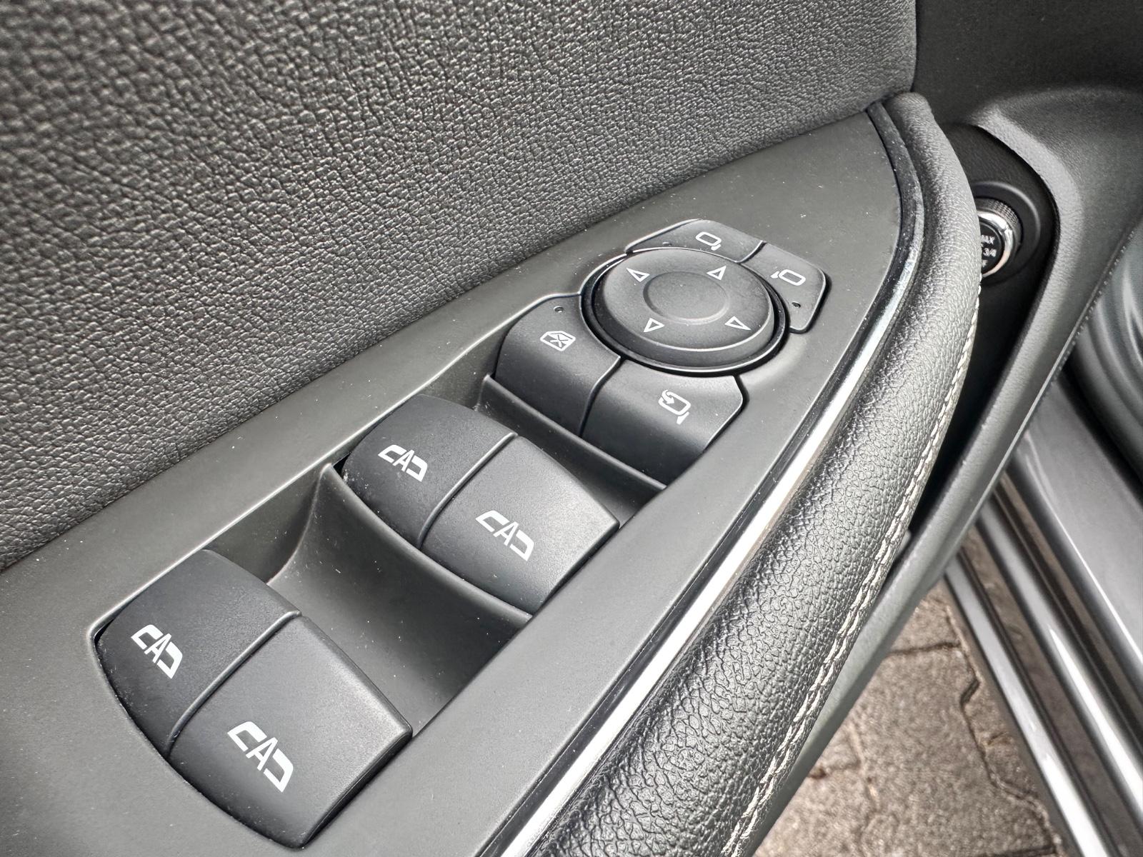 Opel Insignia B ST Navi Massage HuD Kamera ACC AHK